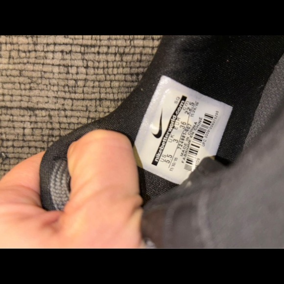 Nike Air Force - Picture 2 of 3